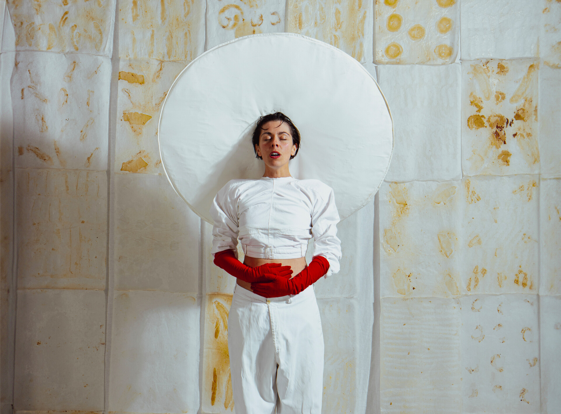 anna-ferrer-ernesto-artillo-abbaye-du-relec-44699-1920px-690
