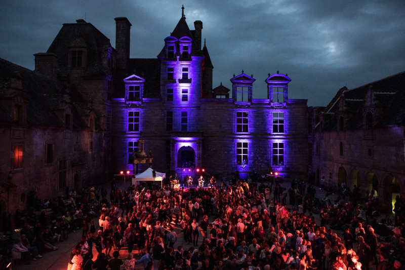 chateau-de-kerjean-grand-fest-noz-2022-eric-legret-chateau-de-kerjean-32485-1920px-445