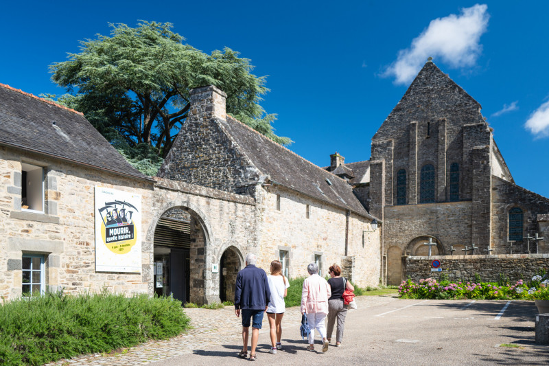 l-entree-du-site-de-l-abbaye-mathieu-le-gall-abbaye-de-daoulas-37092-1920px-660